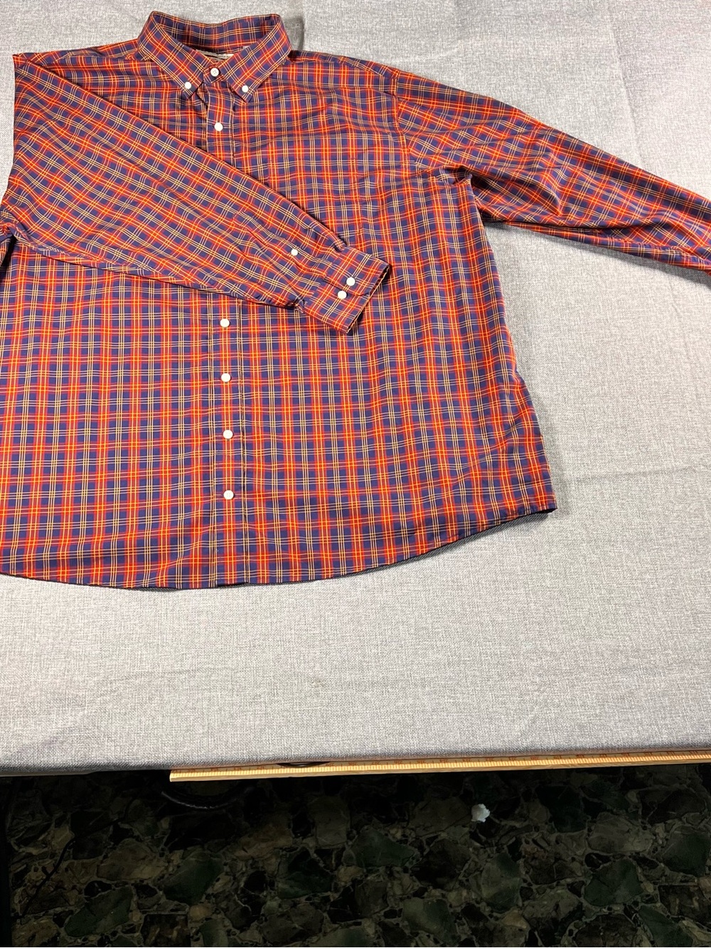 Men's Long-Sleeve Red & Blue Plaid Button-Down Shirt